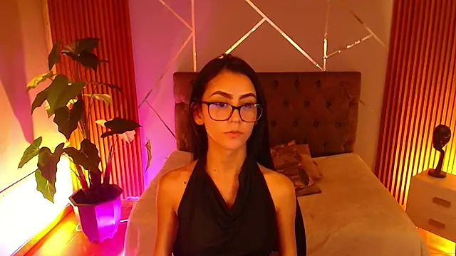Coralinnee  online show from April 2026 05:31:01 AM