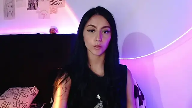 Coralinnee  online show from January 2025 06:55:02 AM