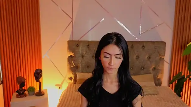 Coralinnee  online show from July 2026 10:07:01 PM