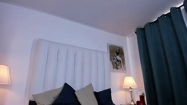 Snapshot of Violet_queen20 chatting on November 2025 05:03:02 PM Violet queen20 online show from November 2025 05:03:02 PM