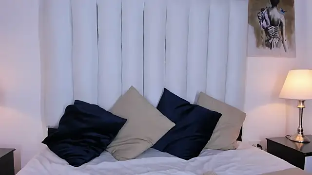 Snapshot of Violet_queen20 chatting on November 2025 07:06:01 PM Violet queen20 online show from November 2025 07:06:01 PM