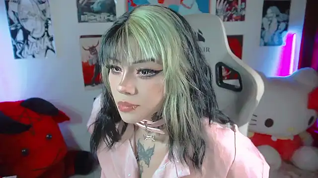 Snapshot of Deadly_Doll chatting on October 2025 07:49:01 PM Deadly Doll online show from October 2025 07:49:01 PM