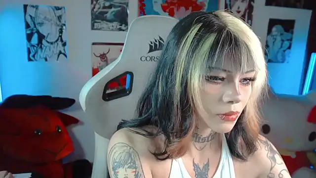 Snapshot of Deadly_Doll chatting on October 2025 10:54:01 PM Deadly Doll online show from October 2025 10:54:01 PM