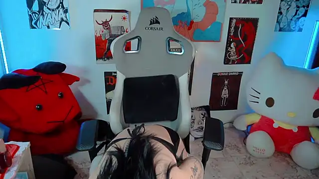 Snapshot of Deadly_Doll chatting on December 2025 09:36:02 PM Deadly Doll online show from December 2025 09:36:02 PM