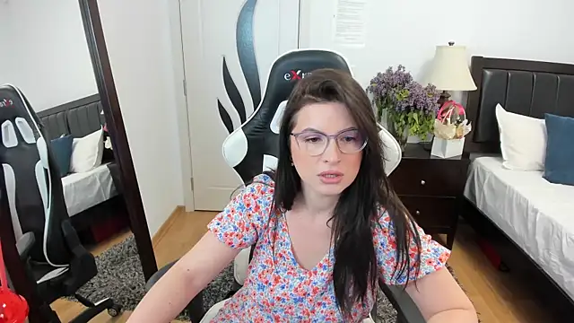 Snapshot of AmyPure_ chatting on May 2026 05:00:01 AM AmyPure online show from May 2026 05:00:01 AM