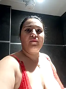 Snapshot of SALMA_G chatting on February 2025 03:28:02 PM SALMA G online show from February 2025 03:28:02 PM