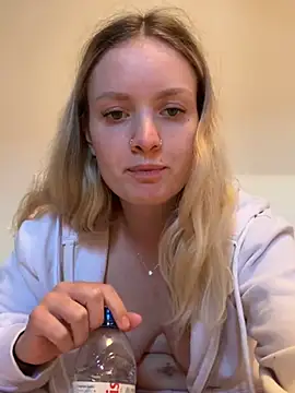 Snapshot of mariemelissah chatting on February 2025 12:05:02 PM mariemelissah online show from February 2025 12:05:02 PM