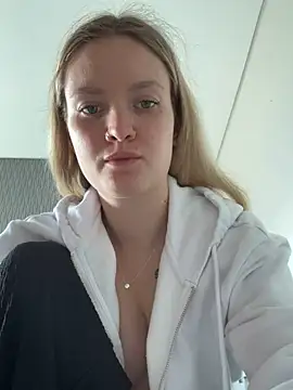 Snapshot of mariemelissah chatting on March 2025 10:28:02 AM mariemelissah online show from March 2025 10:28:02 AM