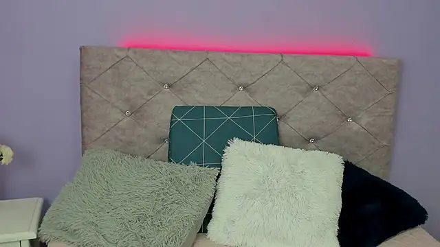 Emily Beicker online show from January 2026 04:38:02 AM