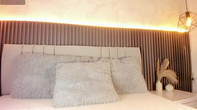 Snapshot of SHANONCLARK chatting on November 2025 07:14:01 PM SHANONCLARK online show from November 2025 07:14:01 PM