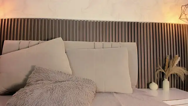 Snapshot of SHANONCLARK chatting on November 2025 07:06:01 PM SHANONCLARK online show from November 2025 07:06:01 PM