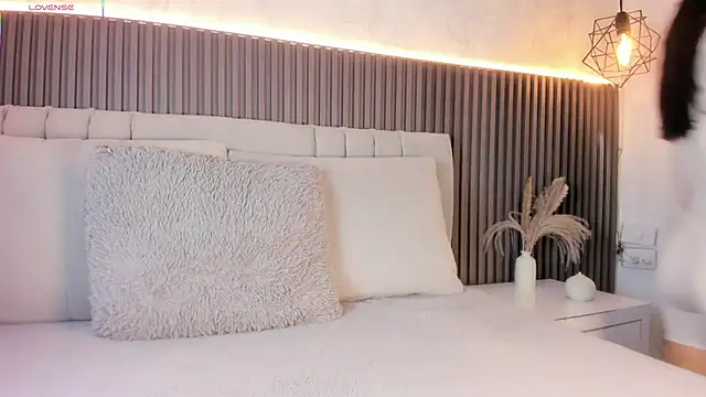 Snapshot of SHANONCLARK chatting on November 2025 07:14:02 PM SHANONCLARK online show from November 2025 07:14:02 PM