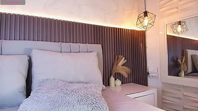 Snapshot of SHANONCLARK chatting on December 2025 07:15:02 PM SHANONCLARK online show from December 2025 07:15:02 PM