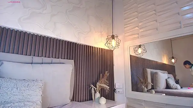 SHANONCLARK online show from February 2026 07:01:01 PM