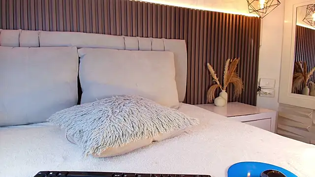 SHANONCLARK online show from December 2025 11:01:01 AM