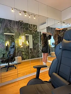 MileySin1111 online show from February 2026 02:39:02 PM