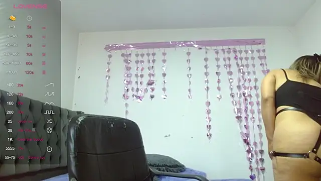 Snapshot of Lady__Pink chatting on January 2025 09:15:02 PM Lady Pink online show from January 2025 09:15:02 PM