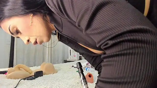 AntonelaNeri online show from October 2025 01:21:02 PM