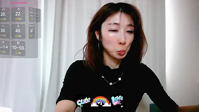 Snapshot of Love_me_Eri_ chatting on May 2026 07:06:01 AM Love me Eri online show from May 2026 07:06:01 AM