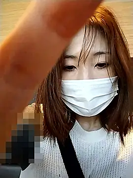 Snapshot of Love_me_Eri_ chatting on May 2026 08:05:01 AM Love me Eri online show from May 2026 08:05:01 AM