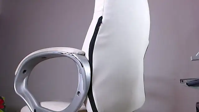 taylor cruz online show from October 2025 03:37:01 AM