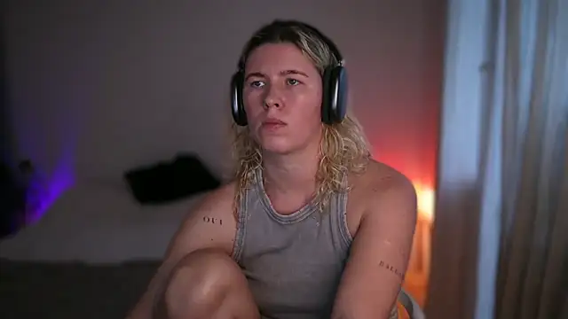 moonamii online show from September 2025 03:45:02 PM