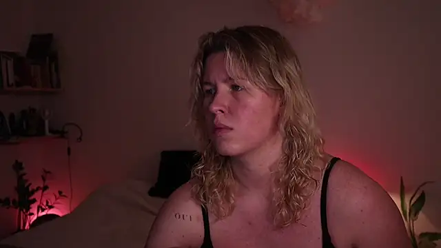 moonamii online show from November 2025 04:33:02 PM