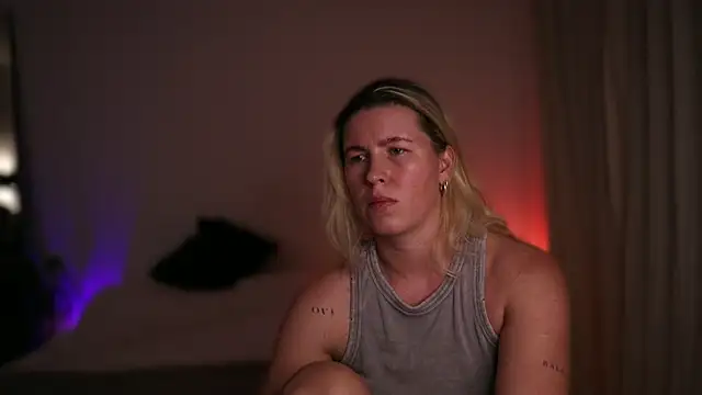 moonamii online show from September 2025 06:41:02 PM