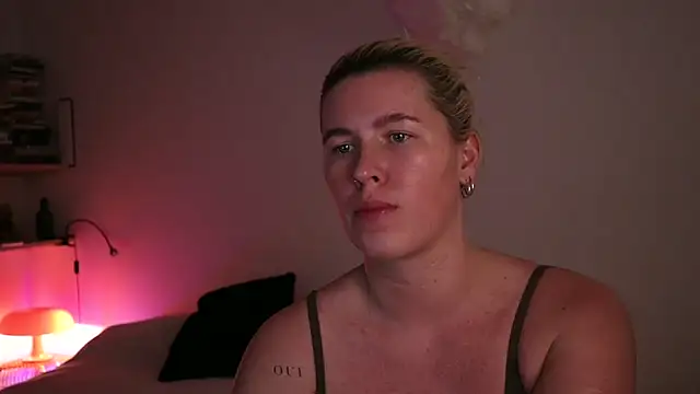 moonamii online show from February 2025 08:03:01 PM