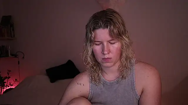 moonamii online show from October 2025 02:38:02 PM