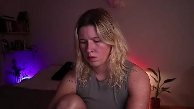 moonamii online show from October 2025 06:19:01 PM