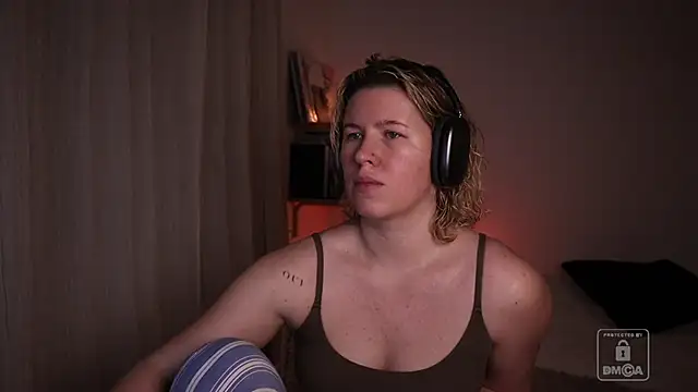 moonamii online show from February 2026 03:34:02 PM