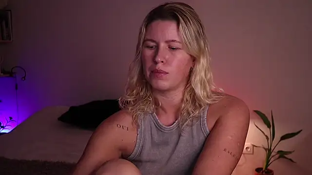 moonamii online show from October 2025 04:40:02 PM