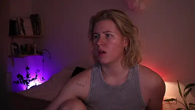 moonamii online show from December 2025 10:26:02 PM