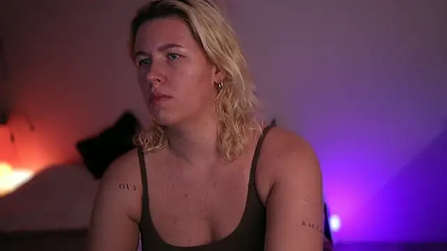 moonamii online show from February 2025 04:04:01 PM