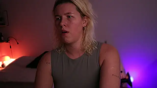 moonamii online show from February 2025 05:53:02 PM