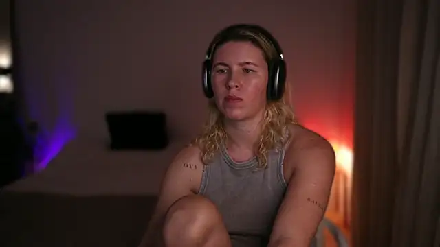 moonamii online show from September 2025 04:40:01 PM