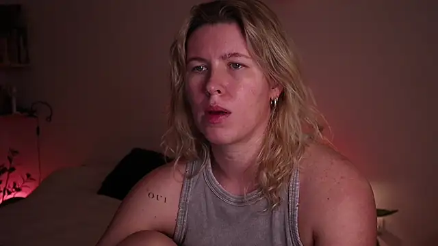 moonamii online show from October 2025 06:20:02 PM