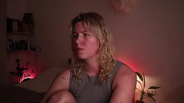 moonamii online show from October 2025 06:29:01 PM