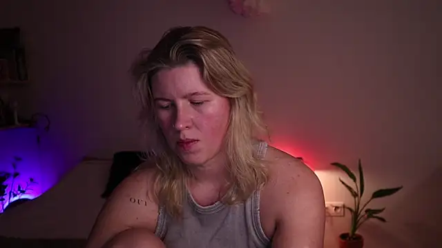 moonamii online show from October 2025 04:29:01 PM