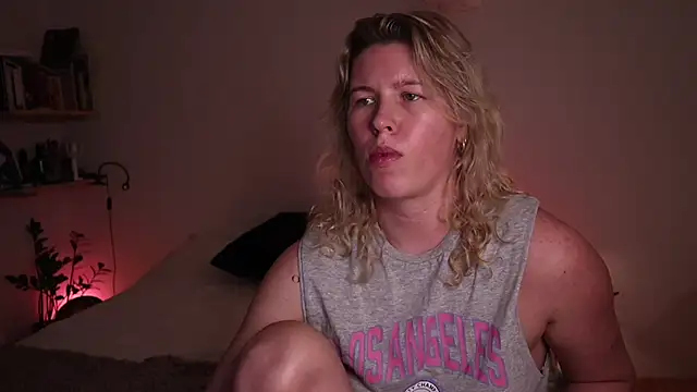 moonamii online show from October 2025 06:48:02 PM