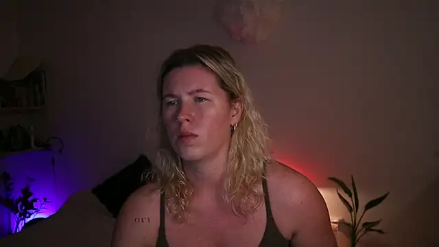 moonamii online show from September 2025 05:30:02 PM