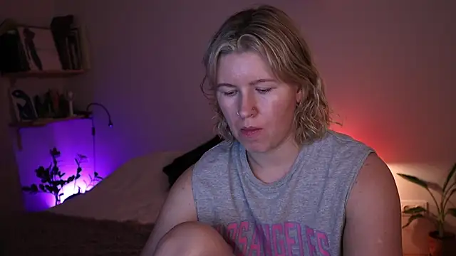 moonamii online show from December 2025 06:23:01 PM