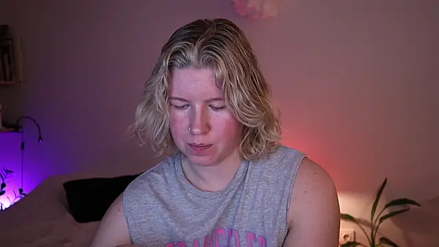 moonamii online show from December 2025 03:03:01 PM