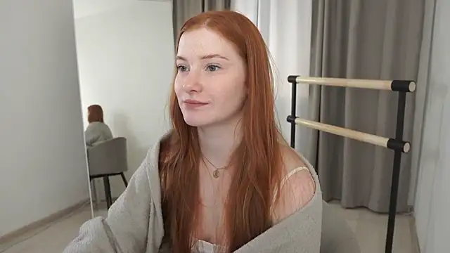 Snapshot of FiaMoor chatting on November 2025 05:52:02 AM FiaMoor online show from November 2025 05:52:02 AM