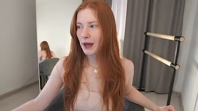 Snapshot of FiaMoor chatting on November 2025 11:14:01 AM FiaMoor online show from November 2025 11:14:01 AM