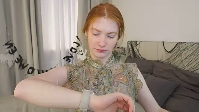 Snapshot of FiaMoor chatting on October 2025 06:23:02 AM FiaMoor online show from October 2025 06:23:02 AM