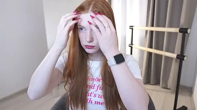 Snapshot of FiaMoor chatting on November 2025 11:14:01 AM FiaMoor online show from November 2025 11:14:01 AM