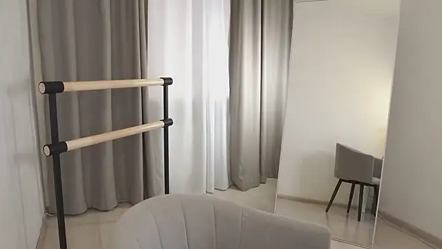 Snapshot of FiaMoor chatting on November 2025 09:42:02 AM FiaMoor online show from November 2025 09:42:02 AM