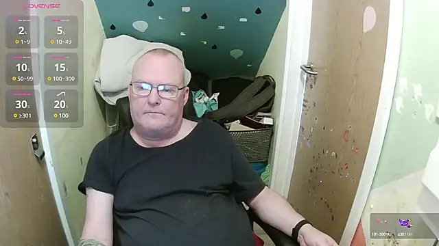 Snapshot of FriendlyDave chatting on March 2025 12:06:02 PM FriendlyDave online show from March 2025 12:06:02 PM